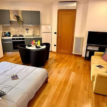 Full Color With Japanese Futon Bed And Terrace Appartement